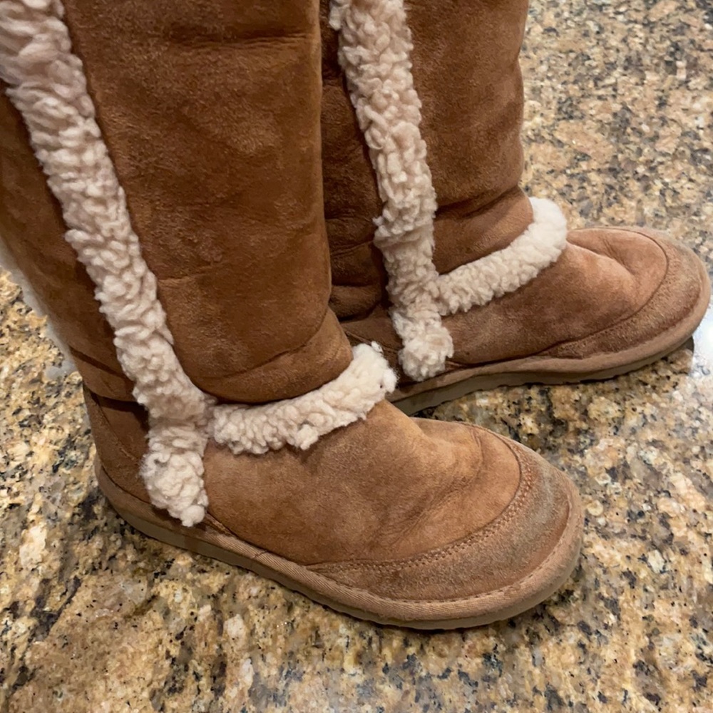 UGGs authentic girls size 2 - Picture 5 of 7
